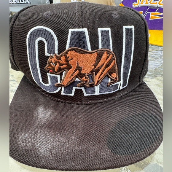 Cali bear snap back - Picture 1 of 3